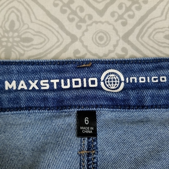 Max Studio High Mom Waist Skinny Crop Jeans - Picture 9 of 11